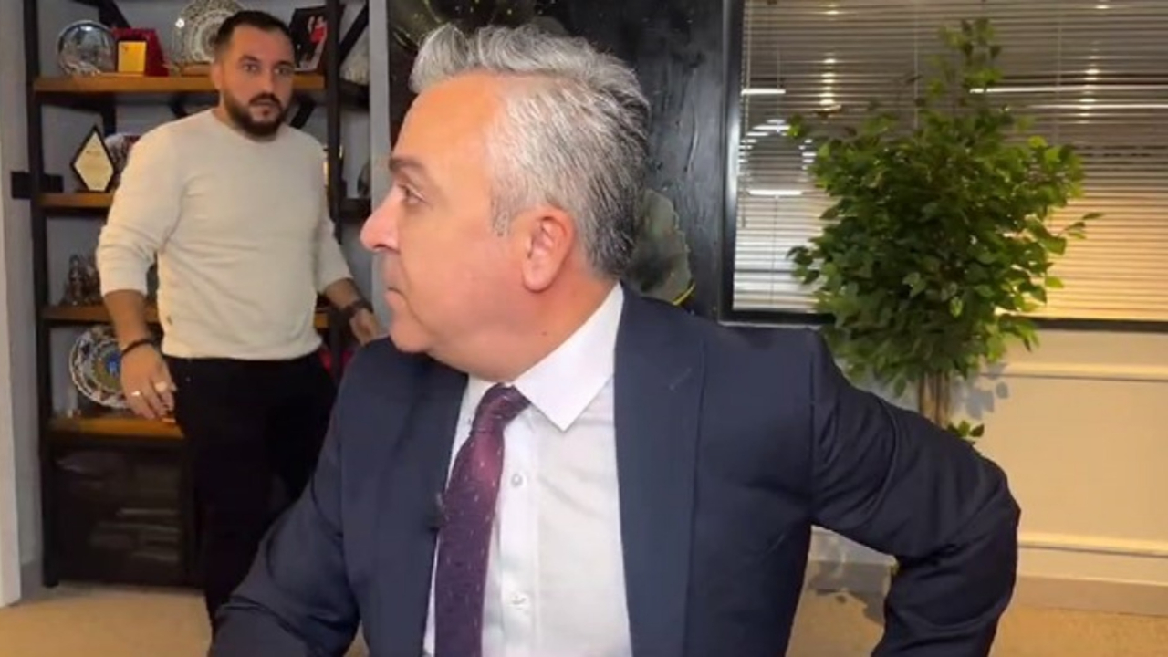 Canlı yayın esnasında depreme yakalandı!
