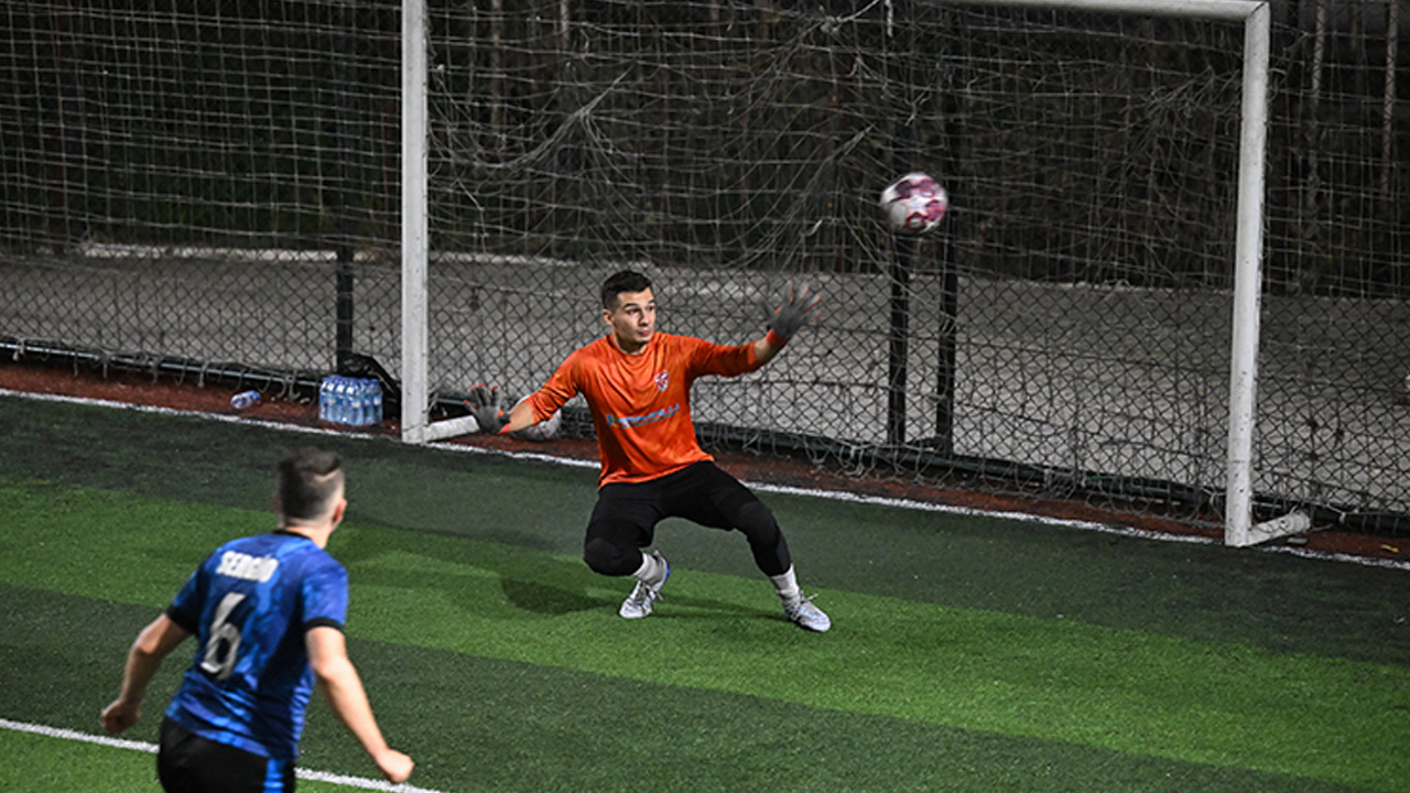 Takım bulamayınca ücret karşılığı halı saha maçlarına çıkan amatör futbolcu
