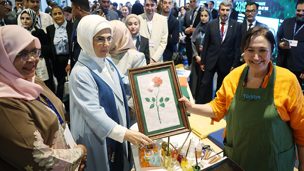 Emine Erdoğan, Dubai'de iklim elçisi gençlerle bir araya geldi!