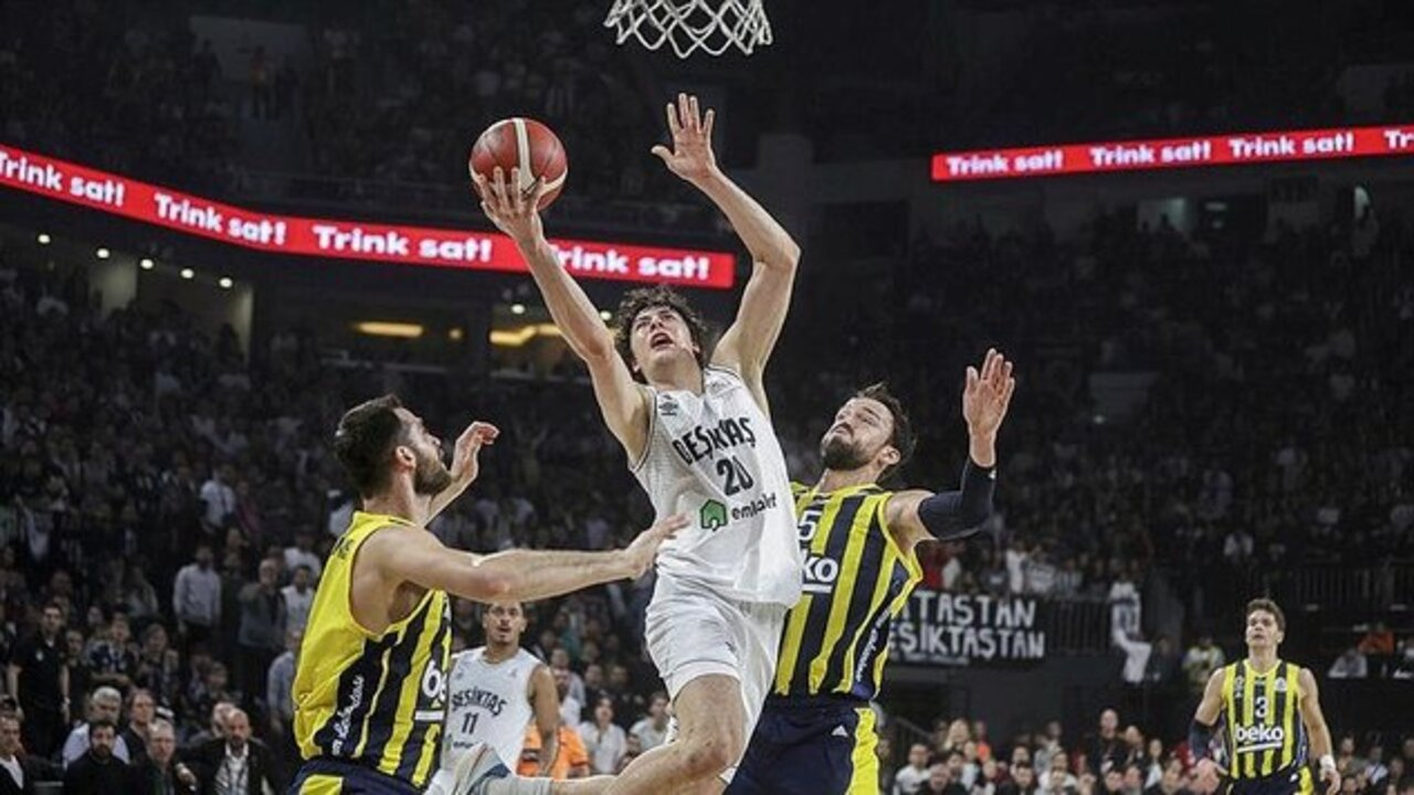 Beşiktaş Emlakjet 68 - 64 Fenerbahçe Beko | Maçın sonucu
