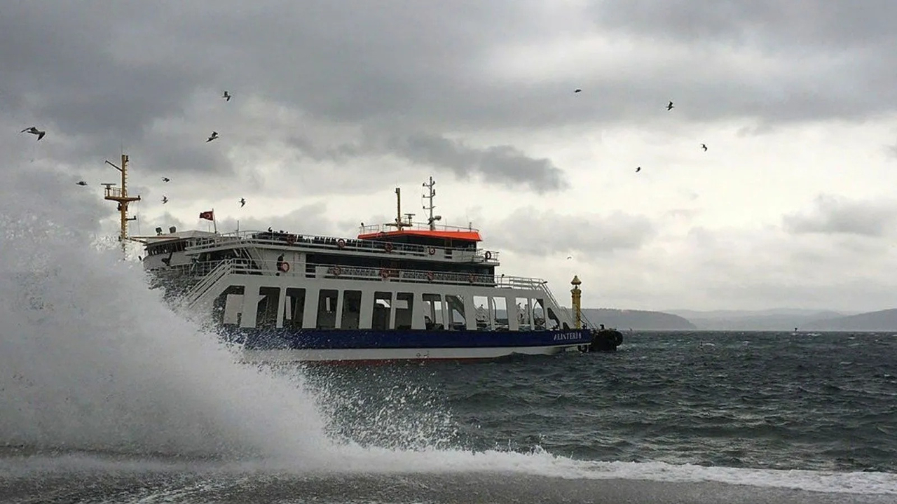 Yola çıkacaklar dikkat: Gökçeada ve Bozcaada feribot seferleri iptal edildi!