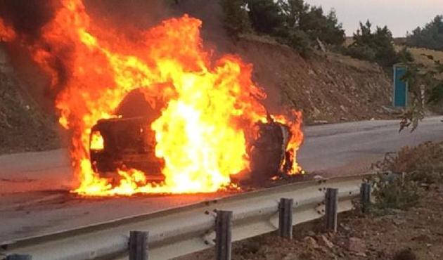 Bursa'da seyir halindeki araç alev alev yandı!