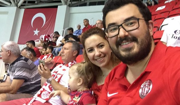 Süper Lig’de 1 yaşındaki bebeğin biberonu stada alınmadı!