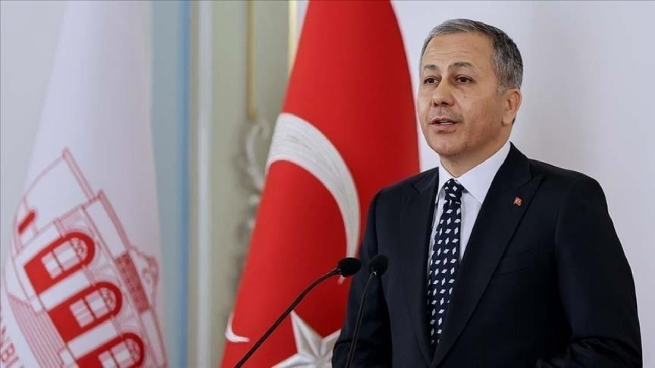 Bakan Yerlikaya'nın adresinde 2 yabancı adına kayıtlı ikamet izni... Göç İdaresi Başkanlığı'ndan açıklama...