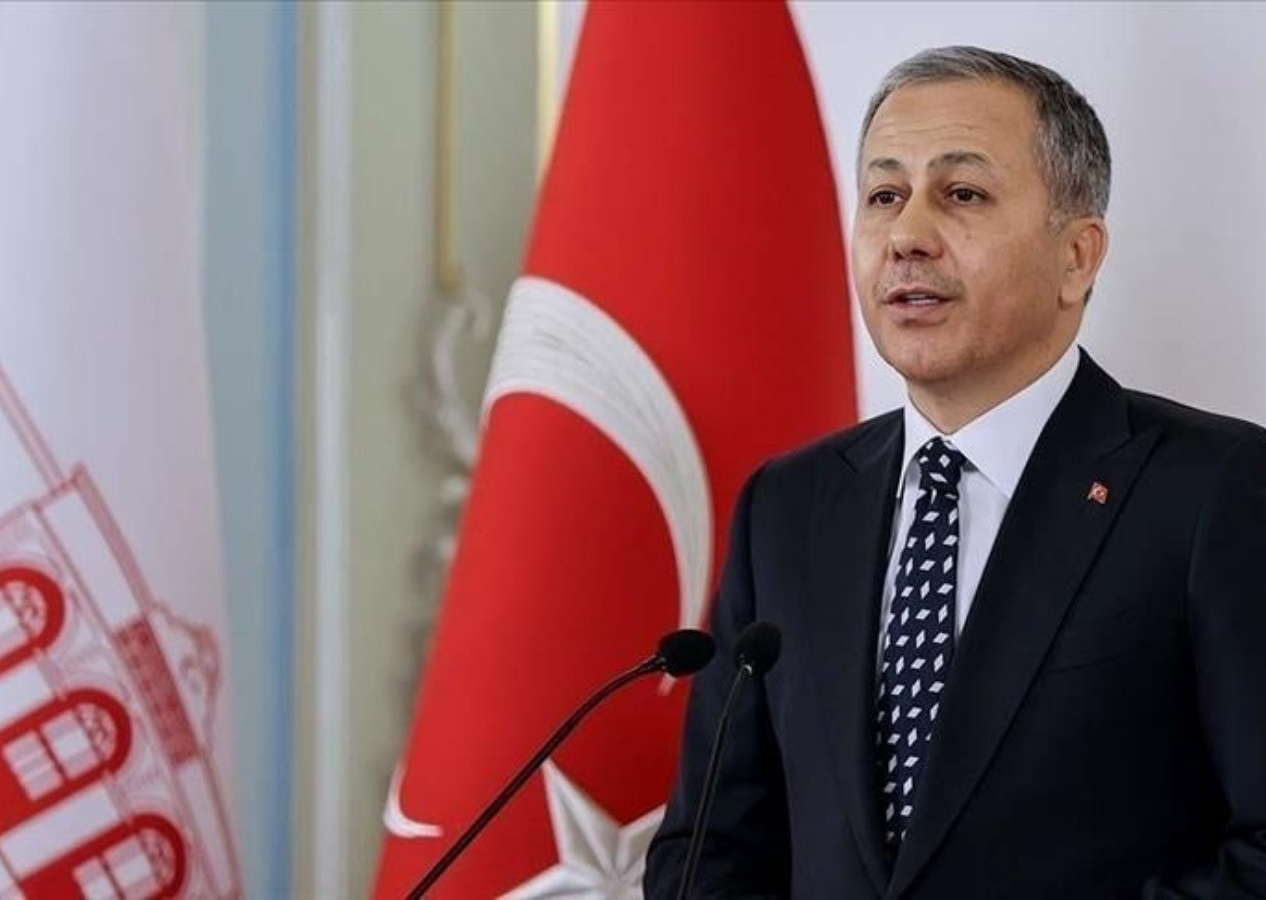 Bakan Yerlikaya'nın adresinde 2 yabancı adına kayıtlı ikamet izni... Göç İdaresi Başkanlığı'ndan açıklama...