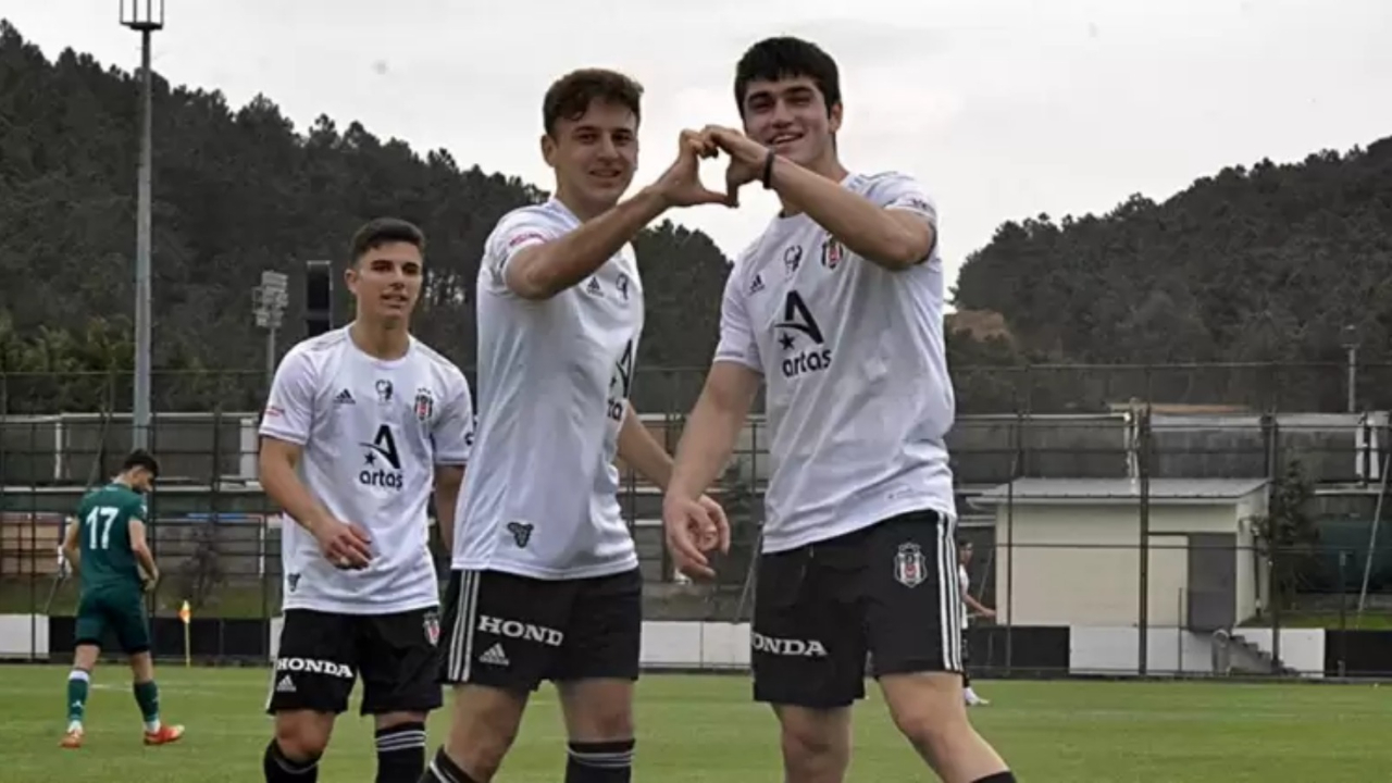 Beşiktaş'ta gençlik operasyonu: 2 isimle sözleşme imzalandı