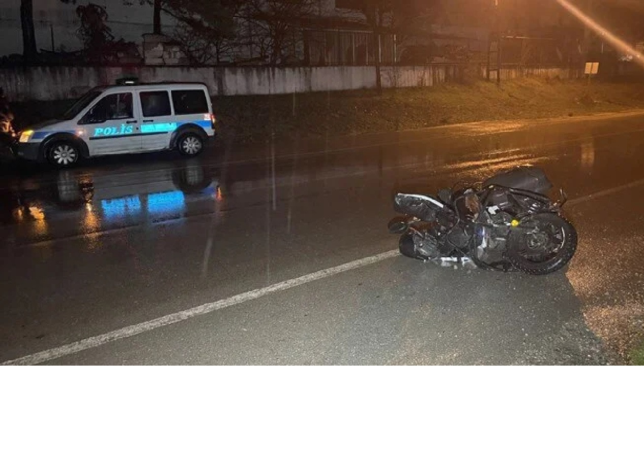 Karabük'te feci kaza! Yola savrulan kurye hayatını kaybetti...