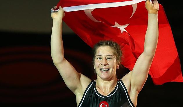 Yasemin Adar tarih yazdı! Önce madalya, sonra evlilik teklifi...