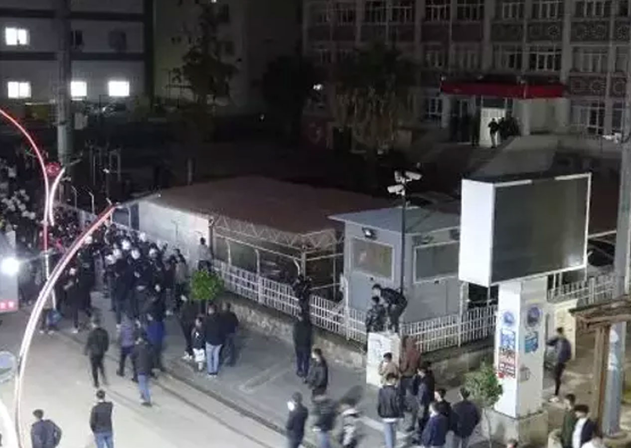 Şırnak'ta Kur'an-ı Kerim'i yırtarak küfretti linçten polis kurtardı
