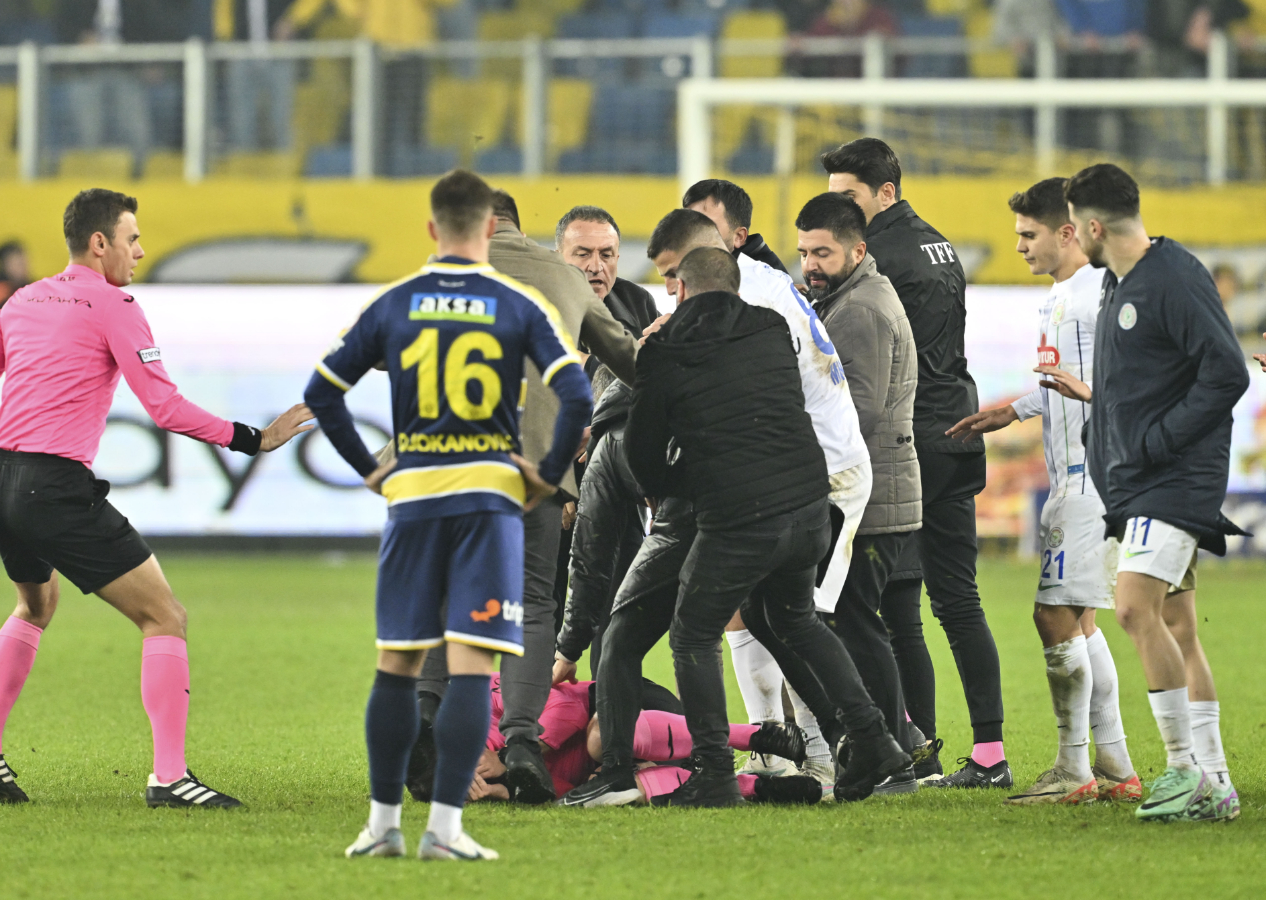 Hakem Halil Umut Meler’e saldıran iki şüphelinin ifadesi ortaya çıktı: Bir anda her şeyi unuttular