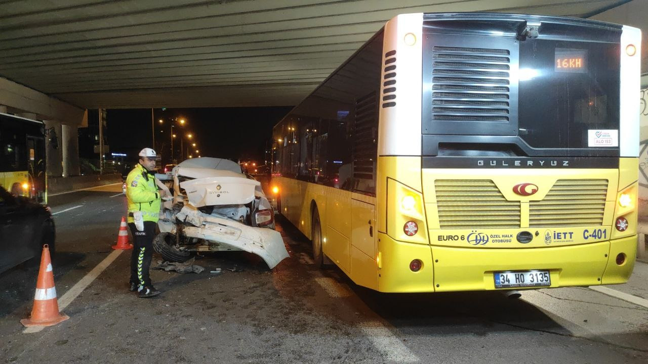Kadıköy'de facia! 5 Araç birbirine girdi: 5 yaralı