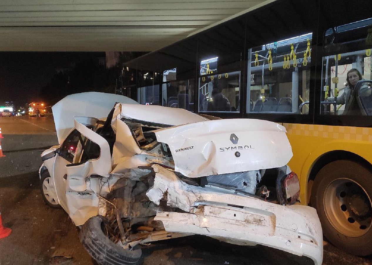 Kadıköy'de facia! 5 Araç birbirine girdi: 5 yaralı