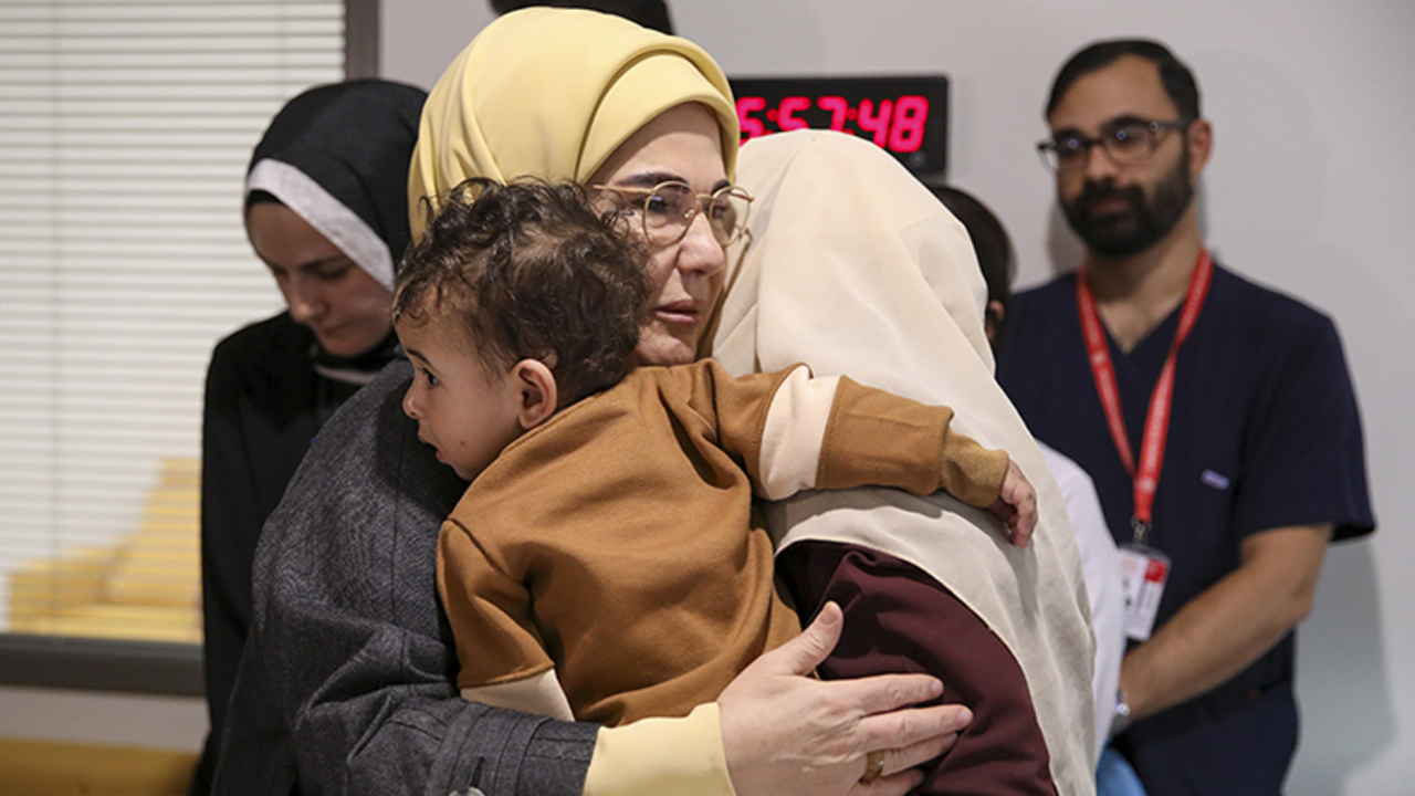 Emine Erdoğan'dan, Gazze'den getirilen hasta çocuklara şefkat eli!