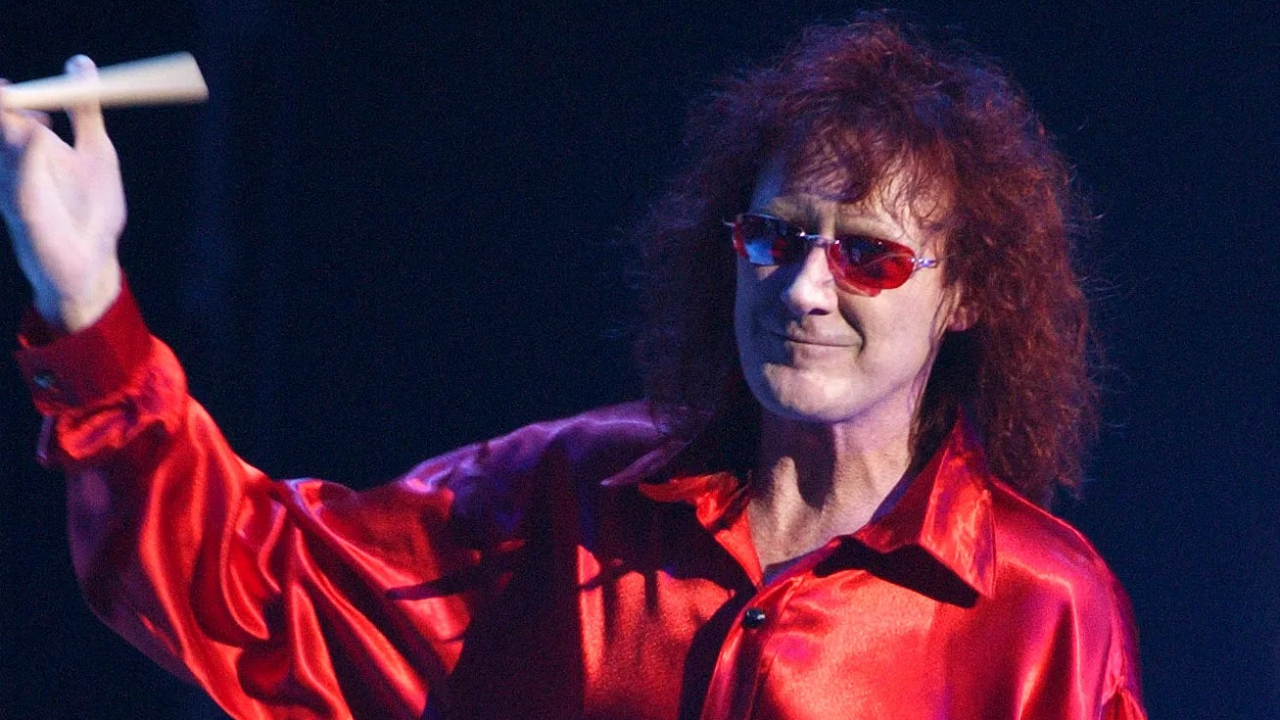 Efsane rock grubu AC/DC'nin bateristi Colin Burgess hayatını kaybetti