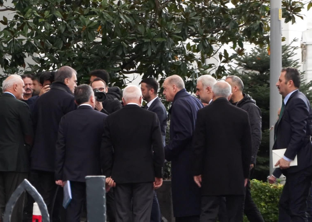 İstanbul'da kritik toplantı: Cumhurbaşkanı Erdoğan AK Parti İl Başkanlığı'nda!
