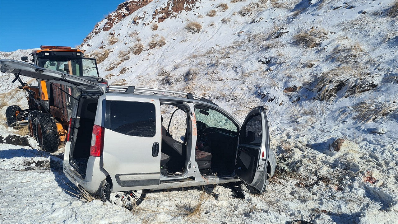 Erzurum'un Horosan ilçesinde trafik kazası: 1 kişi hayatını kaybetti, 3 kişi yaralandı...