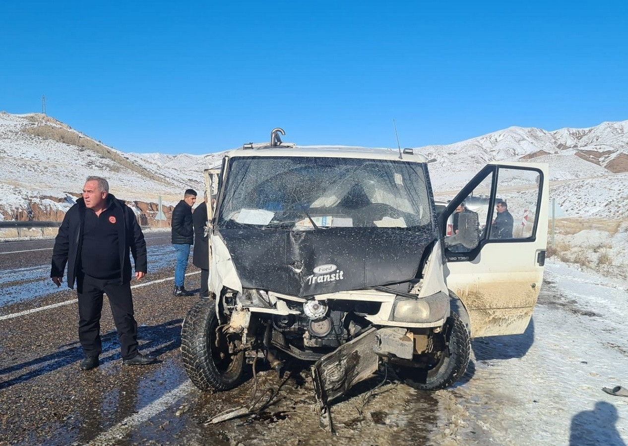 Erzurum'un Horosan ilçesinde trafik kazası: 1 kişi hayatını kaybetti, 3 kişi yaralandı...
