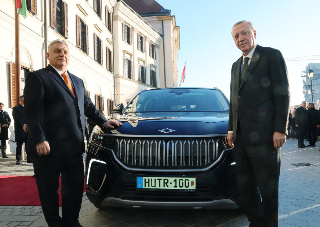 Cumhurbaşkanı Erdoğan, Macaristan Başbakanı Orban'a Togg hediye etti