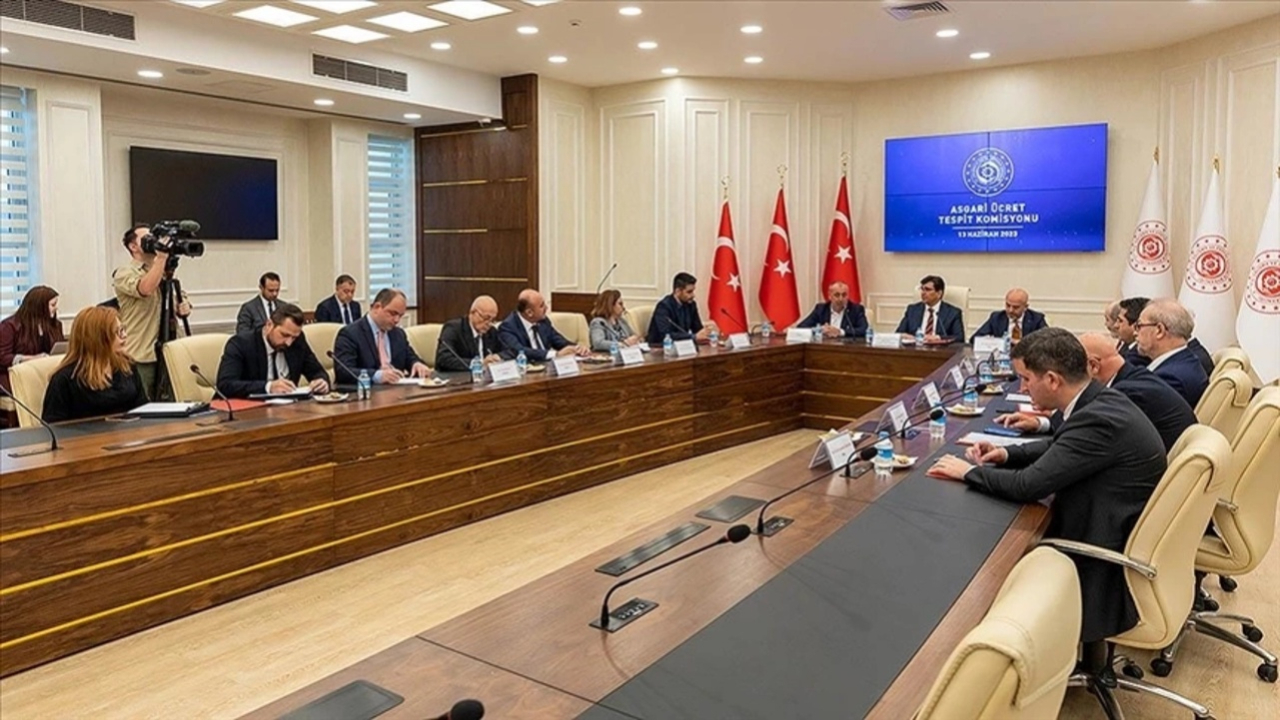 Gözler ilk teklifte! Asgari Ücret Tespit Komisyonu'nun ikinci toplantısı başladı