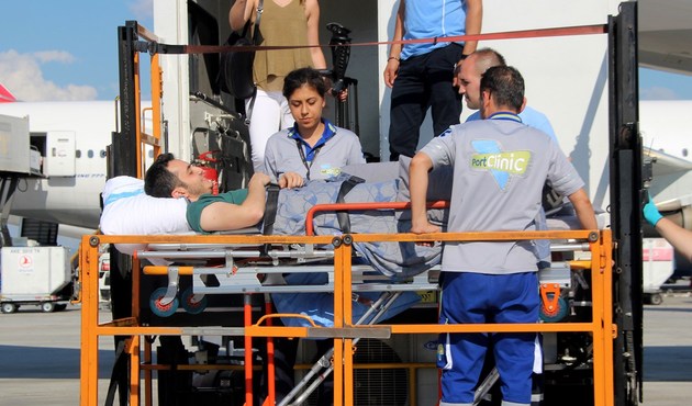 Barcelona saldırısında yaralanan Eroğlu İstanbul'a geldi...