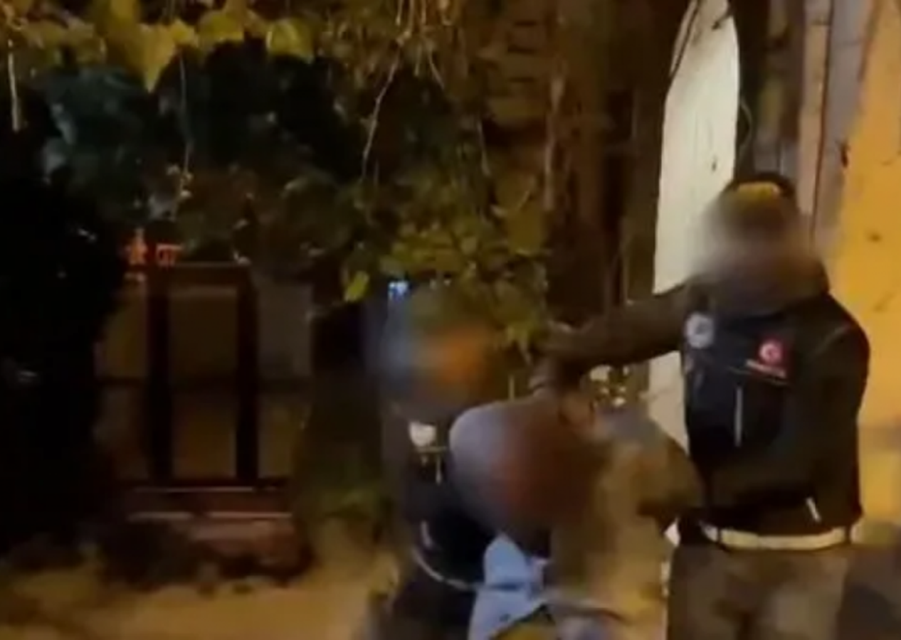 Bakan Yerlikaya duyurdu! 2'si kırmızı bülten, 1'i difüzyon mesajıyla aranan 3 organize suç örgütü elebaşı yakalandı