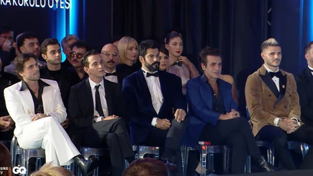 GQ Türkiye Men Of The Year 2023 Ödülleri Töreni'ne damga vuran kare! Sosyal medya o pozu konuşuyor