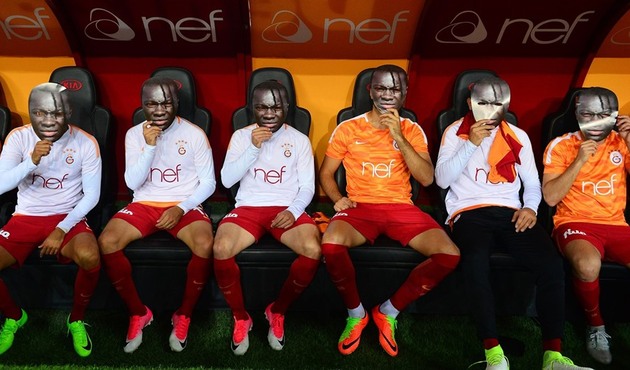 Galatasaraylı futbolculardan Gomis’e maskeli destek