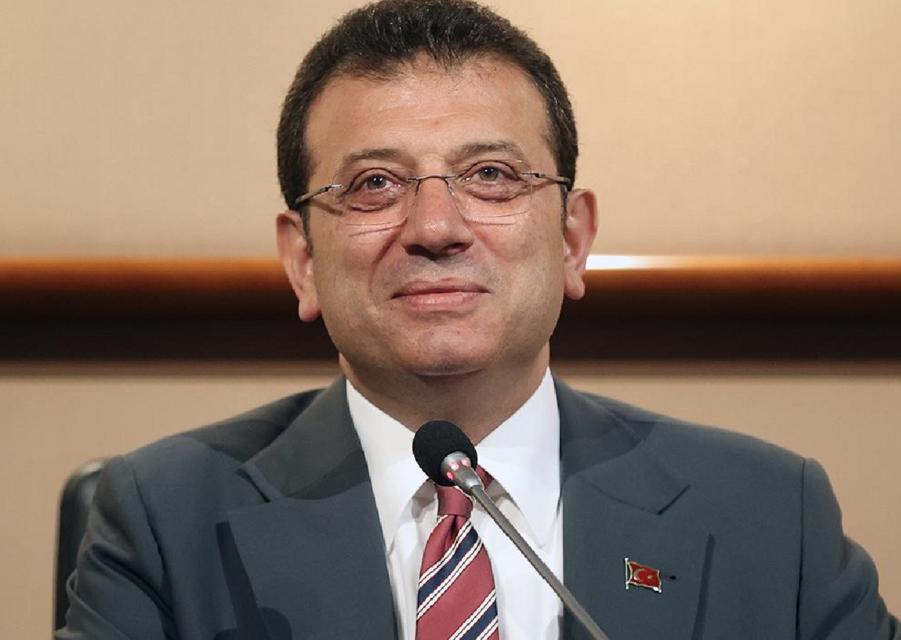 İmamoğlu metroya giderken yürüyen bant arızalı çıktı! Vatandaştan başkana imalı yardım geldi....