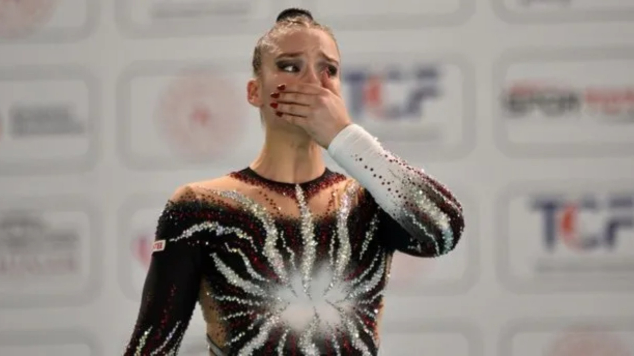 Milli sporcu Ayşe Begüm Onbaşı'na büyük ayıp! AK Parti'nin aday adayını takip edince CHP'li başkan rahatsız oldu!