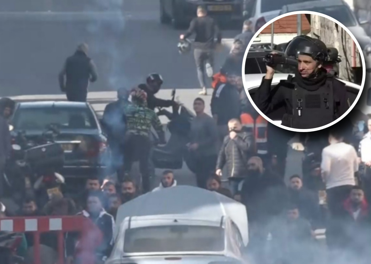 Mescid-i Aksa'da Cuma namazı kılan Müslümanlara gaz bombası atıldı! İsrail polisi ilk kez kamera kullandı...