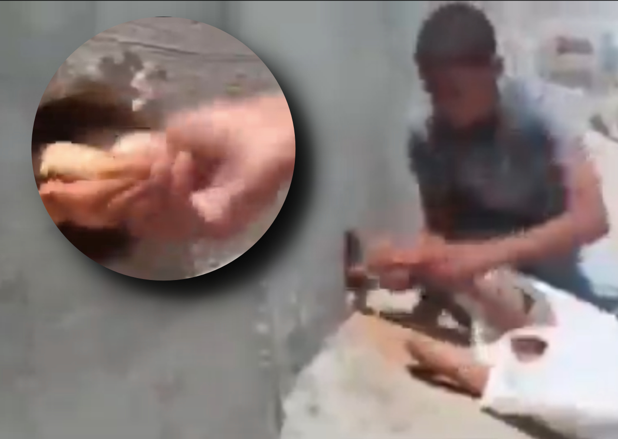Dünya bu görüntüyü konuşuyor! Mısır-Gazze sınırında duvara delik açıp Gazzelilere ekmek dağıttı