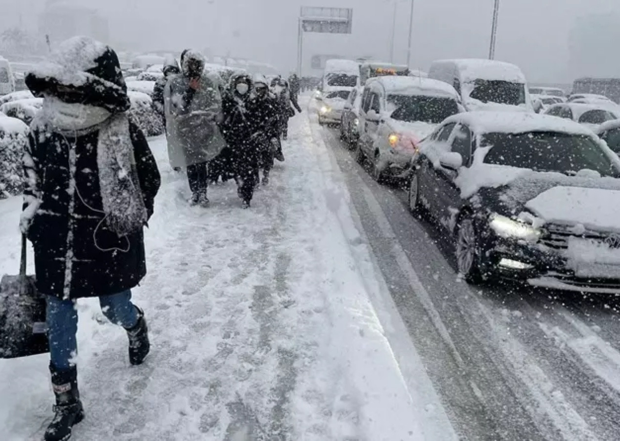 Meteoroloji'den kar ve fırtına uyarısı! Bu bölgelerde yaşayanlar dikkat!
