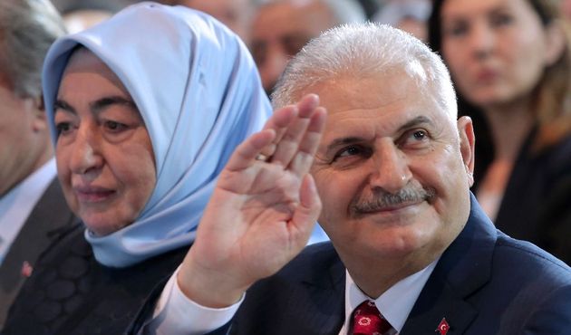 Başbakan Binali Yıldırım ile eşi de kurbanını Türk Kızılayı'na bağışladı!