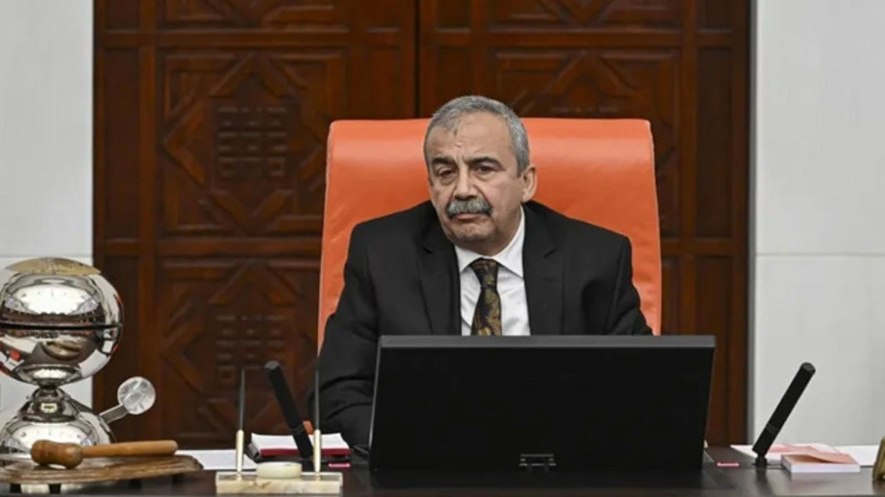 Siyasetin gözü kulağı Sırrı Süreyya Önder'de: Sağlık durumu için seferberlik başladı! Cumhurbaşkanı Erdoğan bilgi aldı...