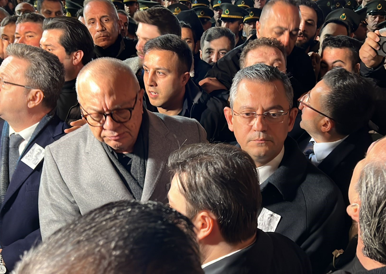 Manisa'da şehit cenazesinde Özgür Özel'e tepki: "Özgür dışarı"