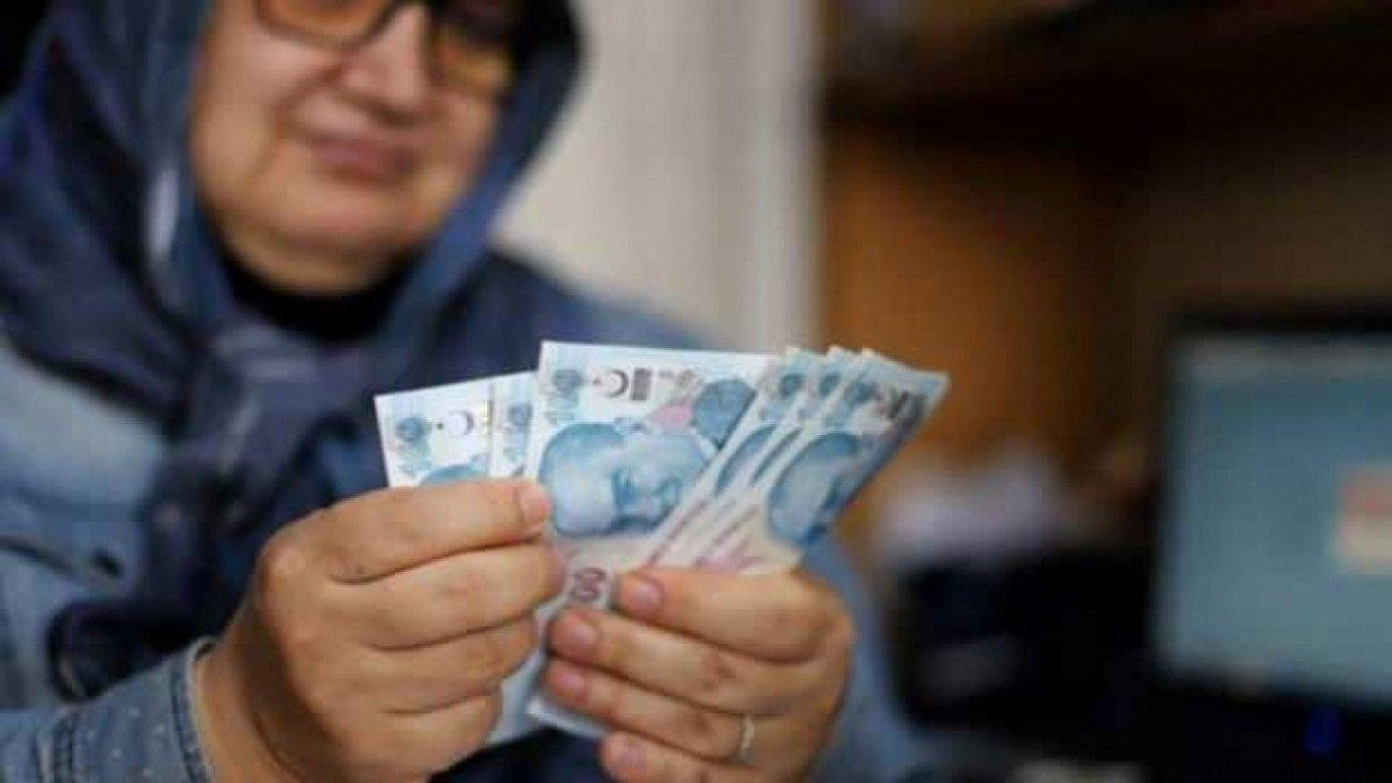 Çalışan emekliye 5 bin TL ikramiyeyi içeren torba kanun teklifi yasalaştı