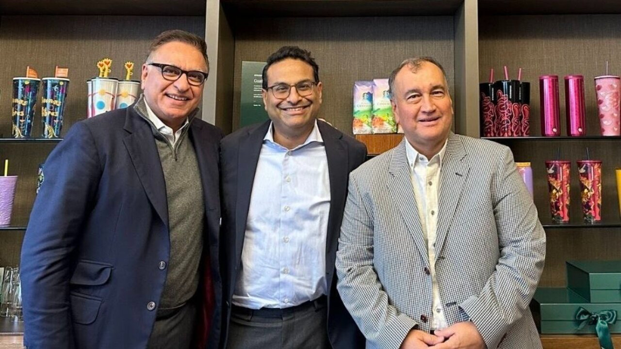 Murat Ülker ve Yahya Ülker'in Starbucks ziyareti olay oldu! O sözlere tepki yağıyor!