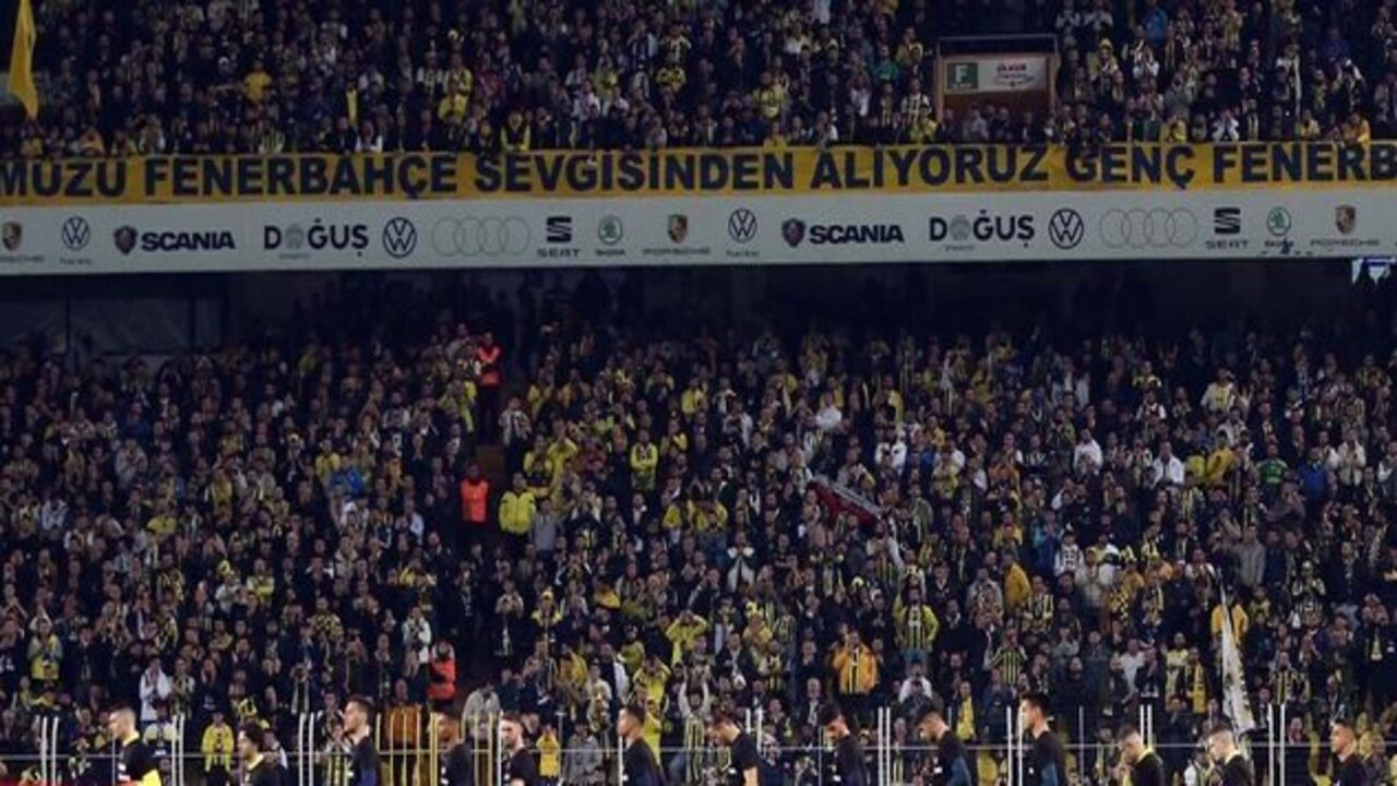Fenerbahçe'den Kadıköy'de çok anlamlı pankart: Başımız Sağ Olsun!