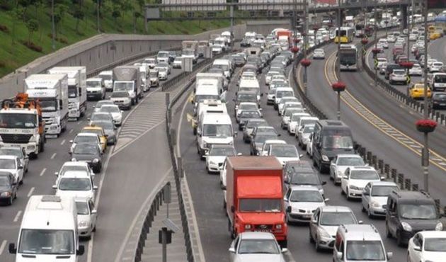 İstanbul'da bayram trafiği başladı...