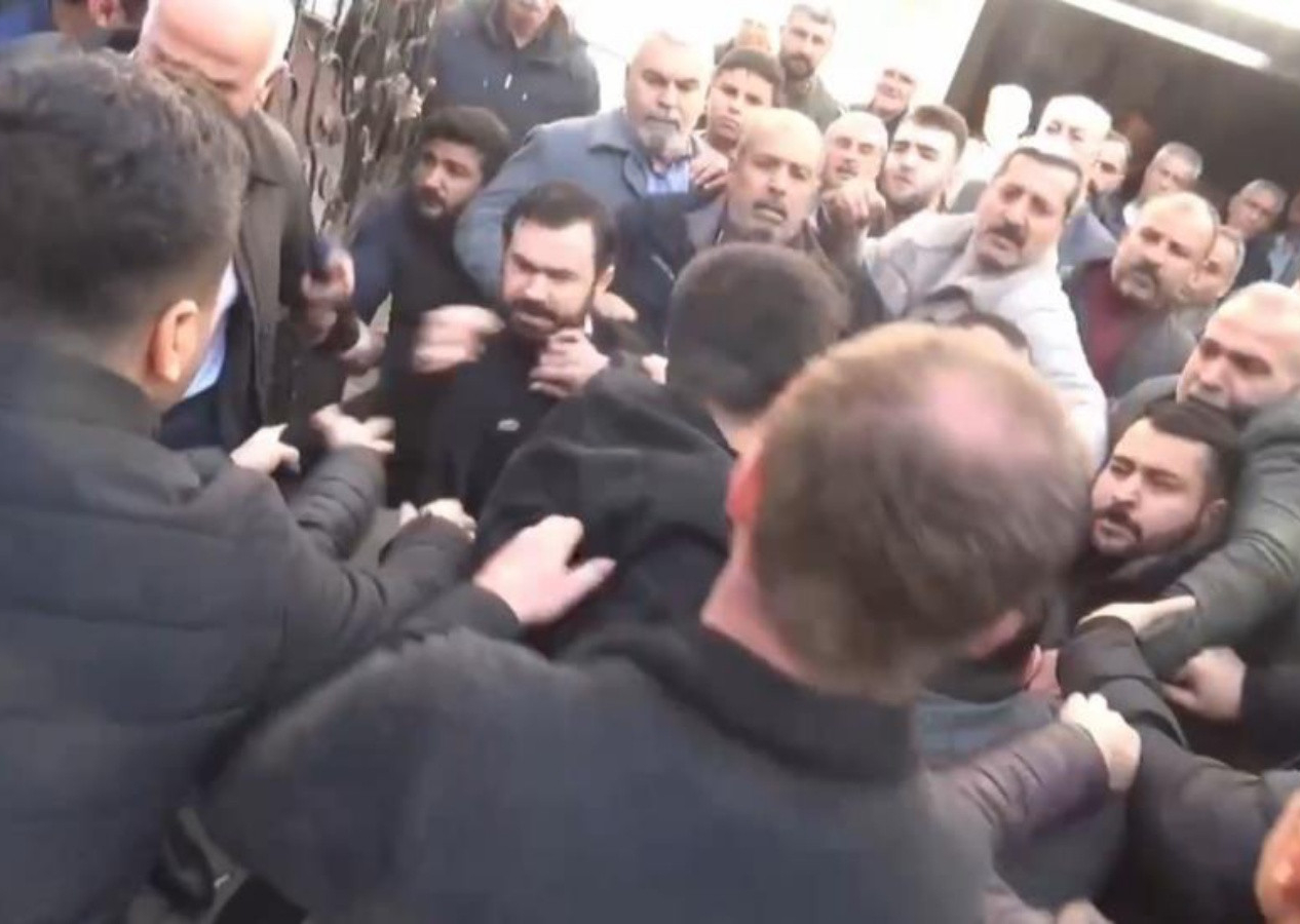 TSK'ya yönelik skandal açıklamalar yapan DEM Partililere polis müdahalesi: 10 kişi gözaltına alındı