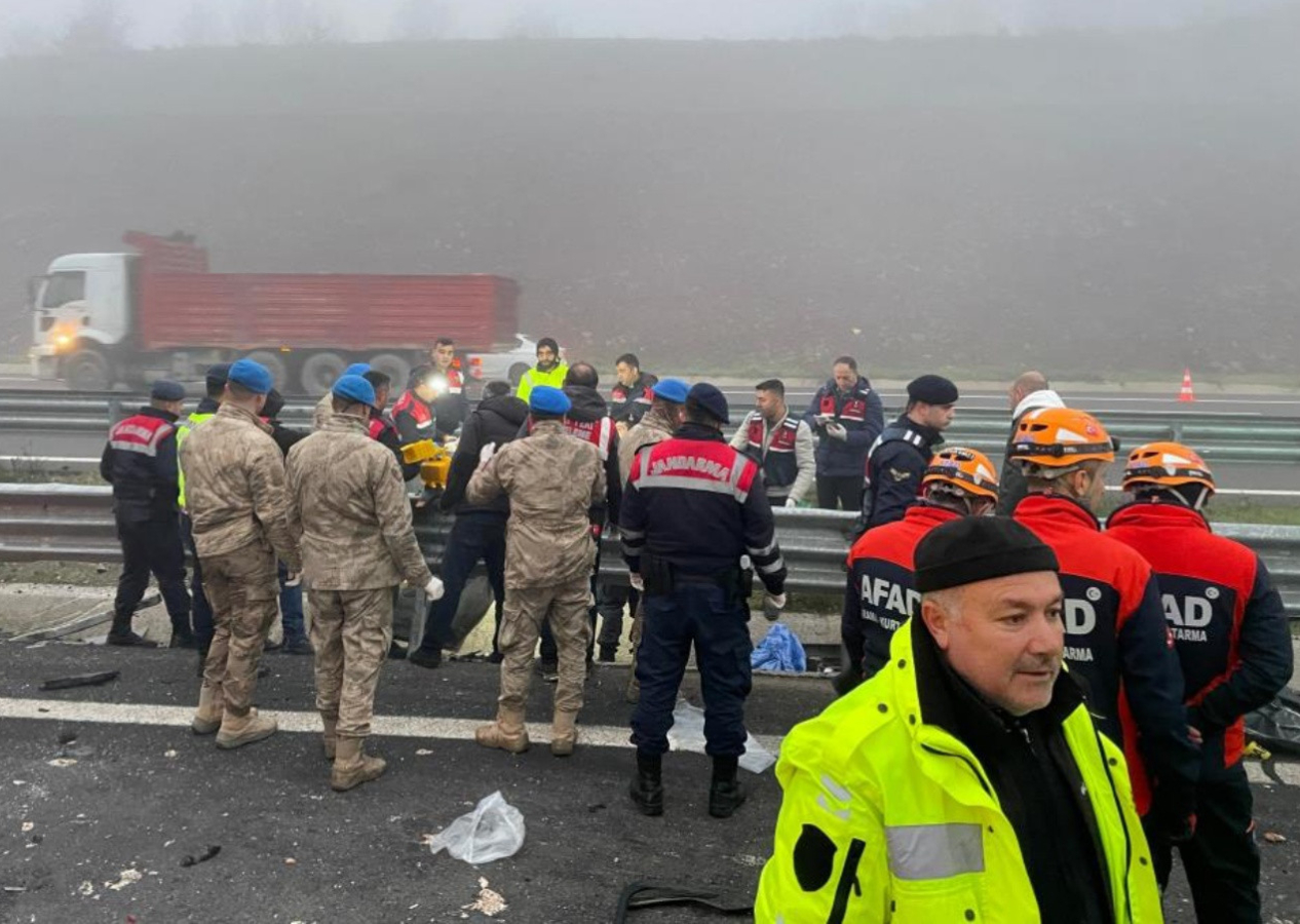 Sakarya'da 10 kişinin öldüğü zincirleme kazada yürek burkan detay... Üç Cumhuriyet Savcısı kaza yerinde!