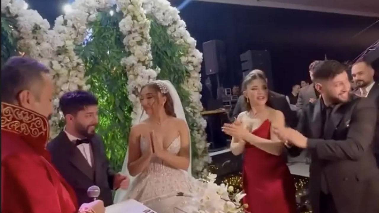 Ünlü şarkıcı Kurtuluş Kuş sevgilisi Nezaket Şimşek ile Ankara'da evlendi!