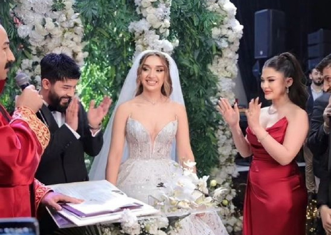 Ünlü şarkıcı Kurtuluş Kuş sevgilisi Nezaket Şimşek ile Ankara'da evlendi!