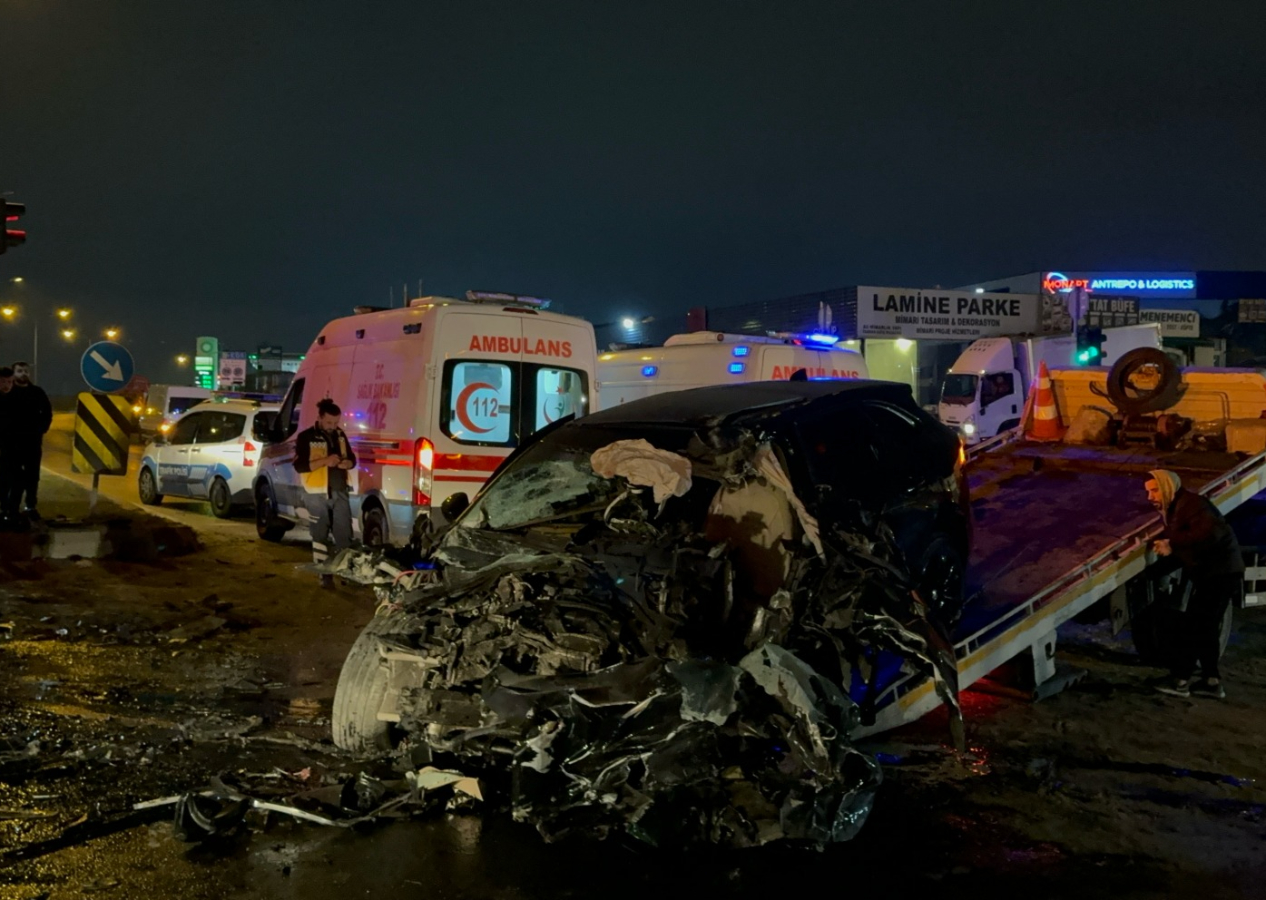 Esenyurt'ta korkunç kaza: 2 kişi öldü, 2 kişi yaralandı