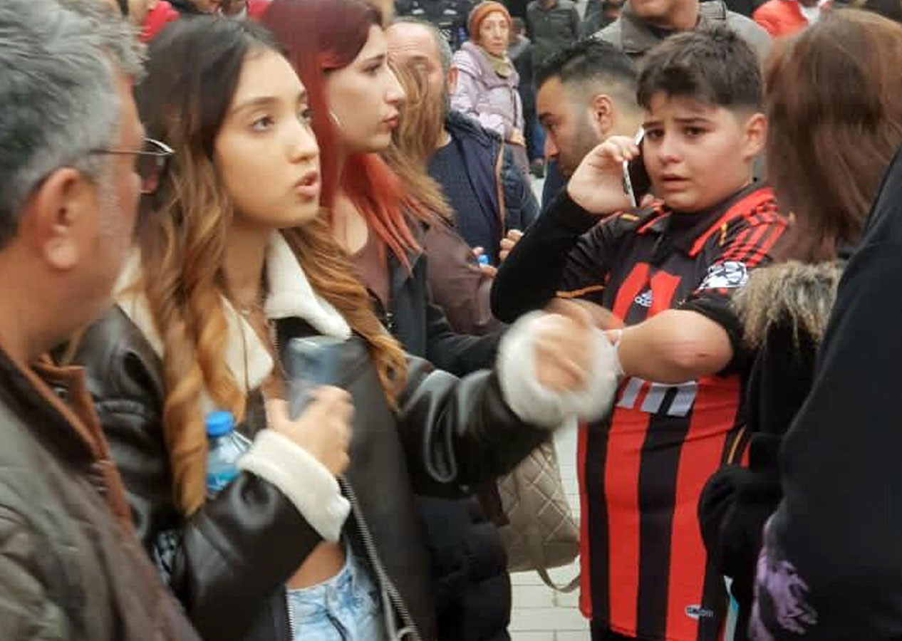 Metro istasyonunda yürüyen merdiven ters yönde hareket etti düşen 5 kişi yaralandı