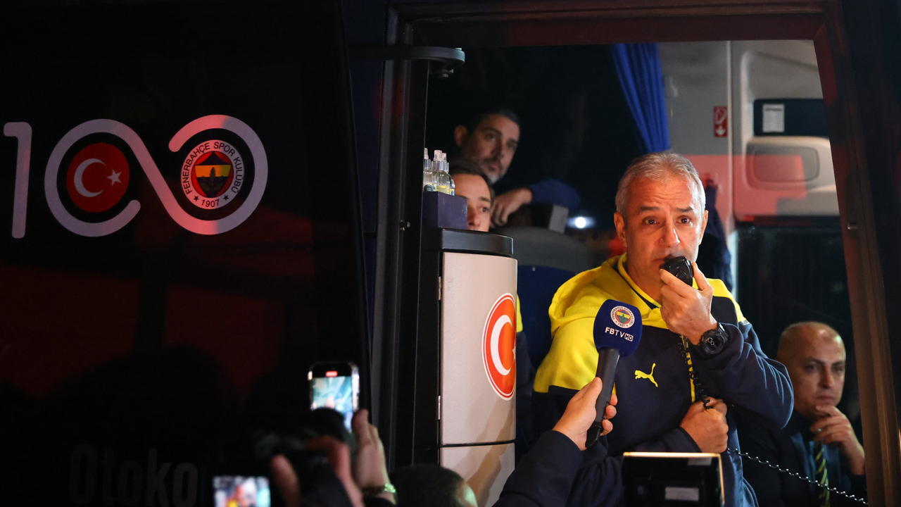 Fenerbahçe kafilesi İstanbul'a geldi, taraftar coşkuyla karşıladı