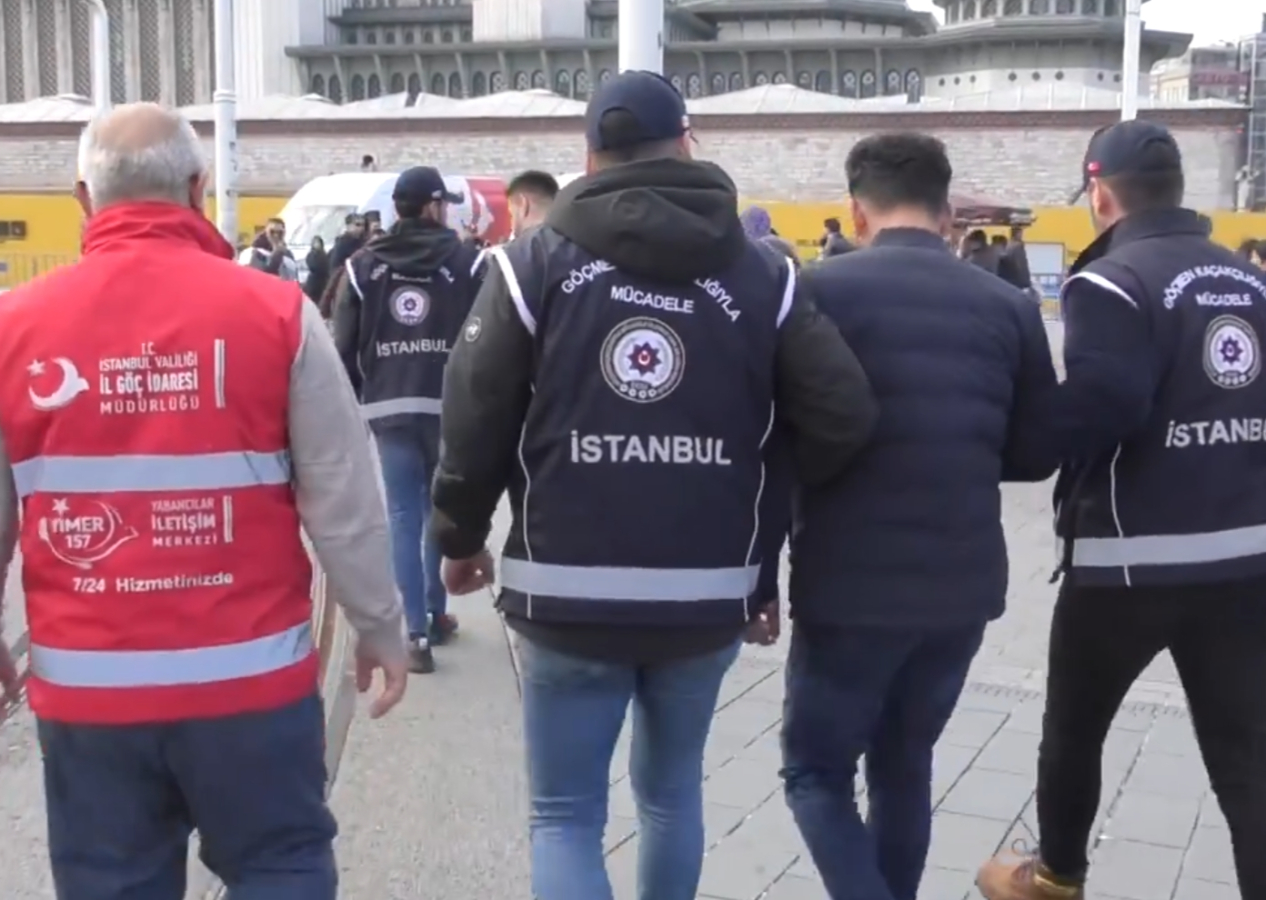 Bakan Yerlikaya duyurdu! 20 şehirde göçmen kaçakçılığı operasyonu: 1.510 düzensiz göçmen yakalandı