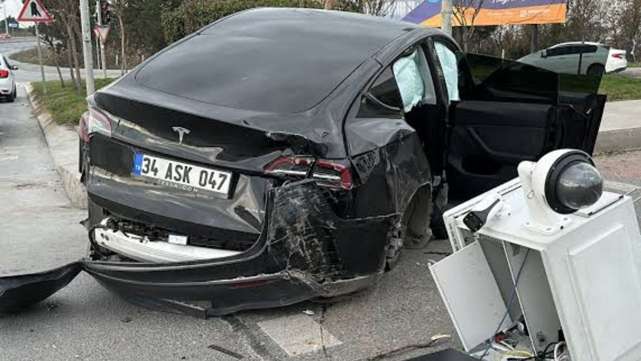 Arnavutköy’de Tesla'nın karıştığı kazanın görüntüleri ortaya çıktı