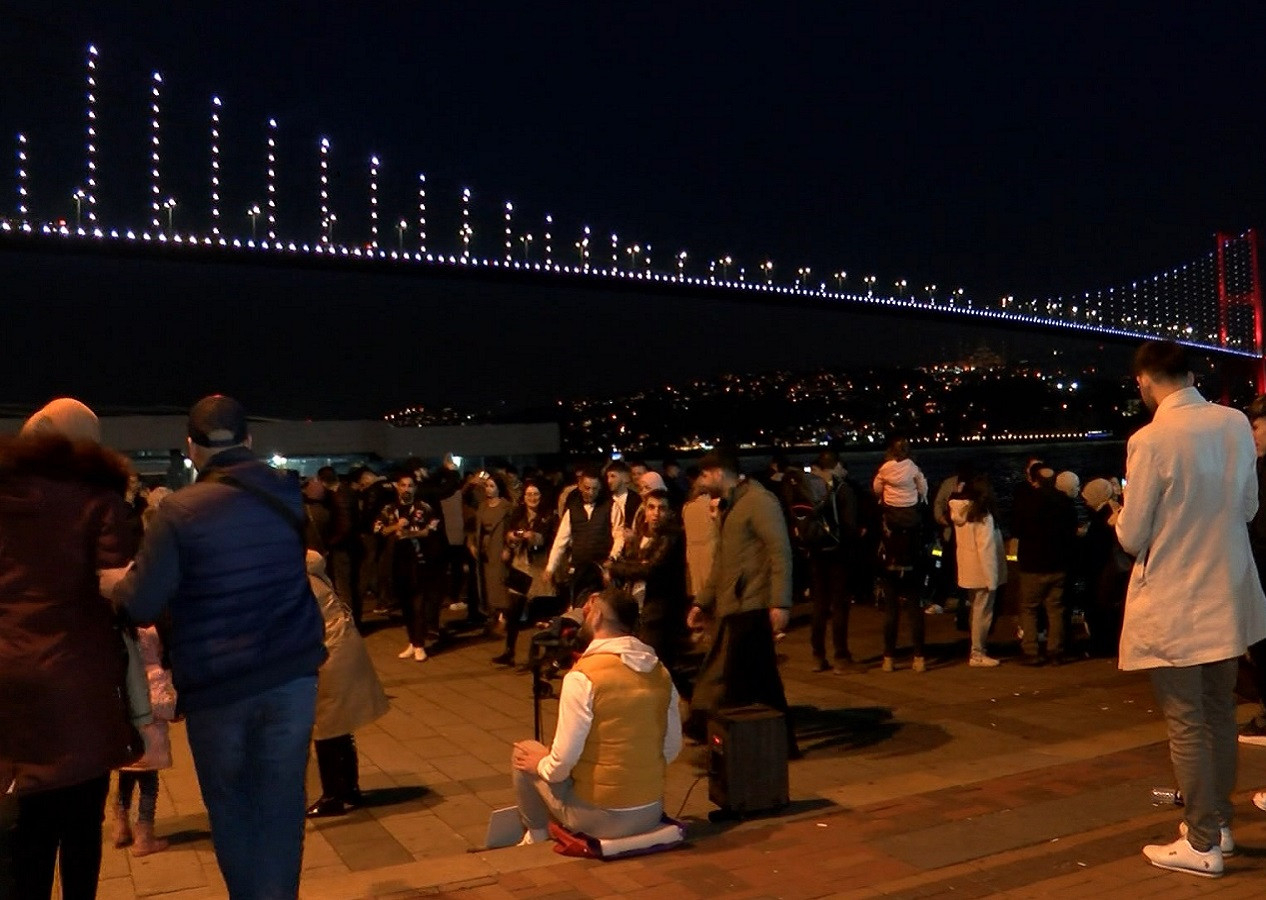 Yeni yıl heyecanı! Ortaköy'de kutlama alanlarında yoğunluk yaşandı