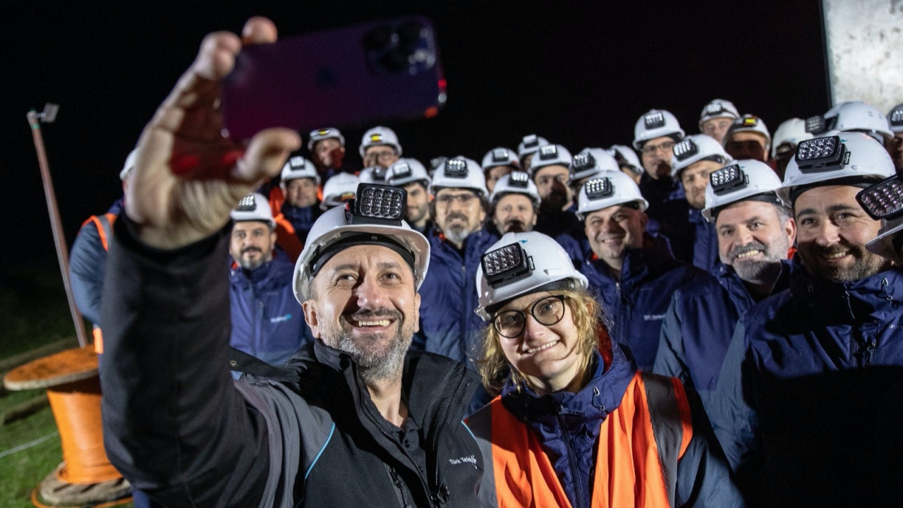 Yeni yıla saha ekipleriyle birlikte Çanakkale’de giren Türk Telekom CEO’su Ümit Önal: Memleketin her şehrini fiber ağlarla örüyoruz